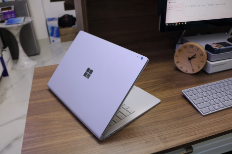 Surface Book ( i7/8GB/256GB ) 1